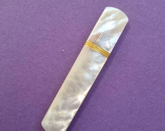 Estuche para agujas del Palais Royal de principios del siglo XIX. Nácar y oro.