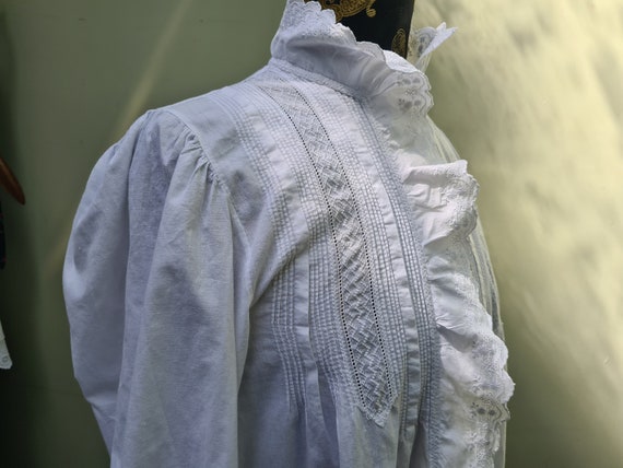 Broderie Anglaise trimmed hand sewn and embroider… - image 3