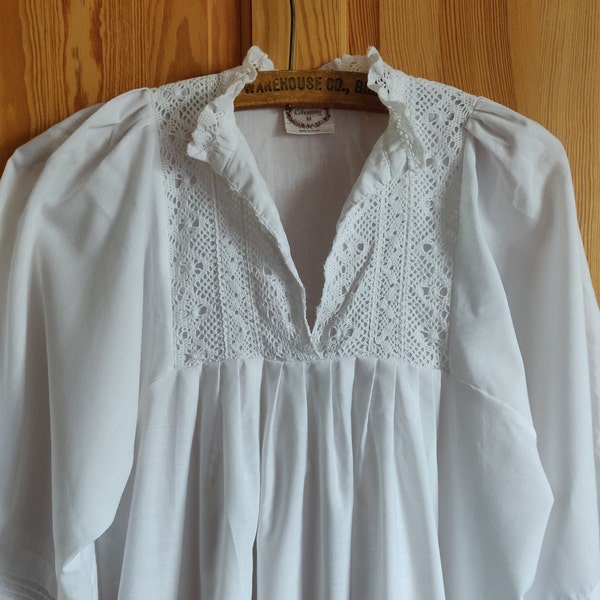 Vintage 1980s Cobannau Victorian style crochet lace  nightgown, size Medium, made in Wales