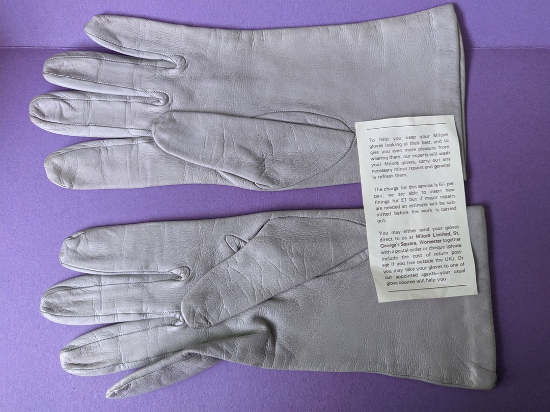 Carefully Stored Vintage Pale Grey Leather Gloves Size 7 by Etsy