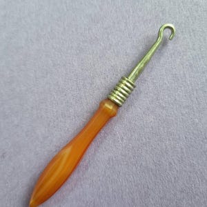 Late 19th Century / Early 20th Century Banded agate gilded glove Button Hook