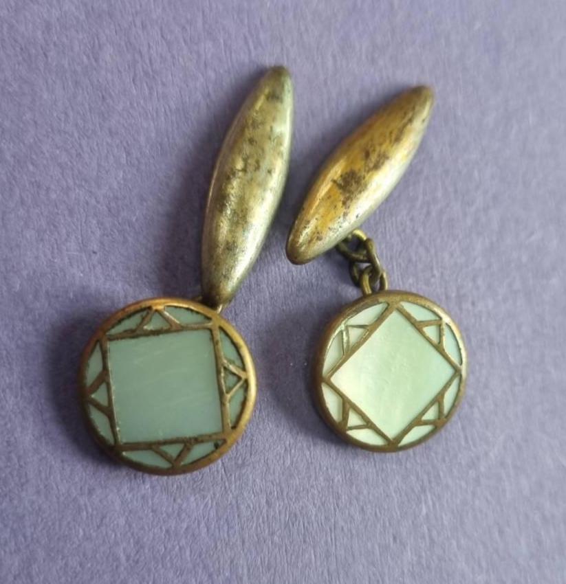 Boutons de manchette vintage, laiton, nacre et dorure - Années 1920-1980 - France Boutons de manchette vintage, laiton, nacre et dorure - Années 1920-1980 - France