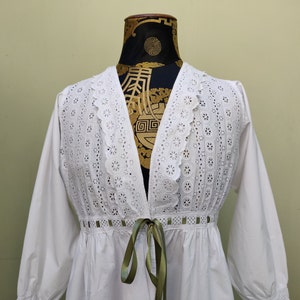 Original Edwardian early 20th Century Broderie Anglaise Plunge fronted Victorian nightdress  size small to medium