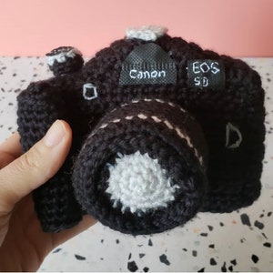 Amigurumi Camera Pattern. Crochet Pattern Reflex Camera. Spanish and English Pattern. PDF Amigurumi Photography Pattern. Camera Crochet Toy