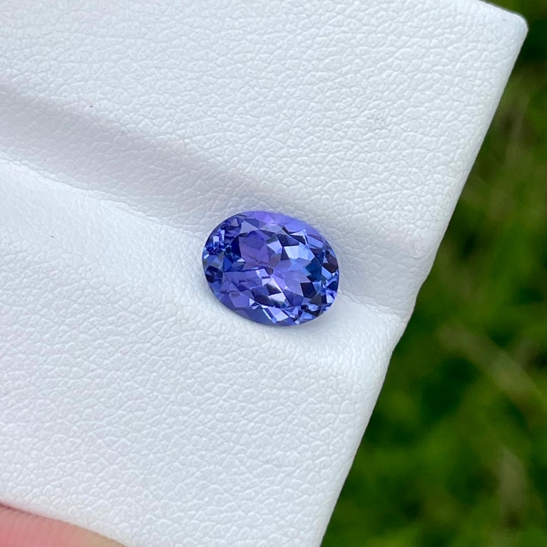 Pierre gemme ovale de tanzanite naturelle de qualité AA pour bijoux de bague à prix raisonnable Pierre de tanzanite bleu violet de Tanzanie image 4