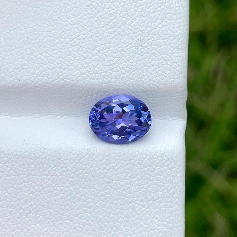 Pierre gemme ovale de tanzanite naturelle de qualité AA pour bijoux de bague à prix raisonnable Pierre de tanzanite bleu violet de Tanzanie image 3