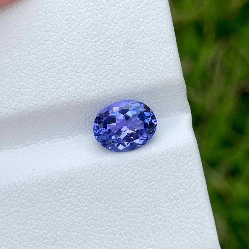 Pierre gemme ovale de tanzanite naturelle de qualité AA pour bijoux de bague à prix raisonnable Pierre de tanzanite bleu violet de Tanzanie image 2