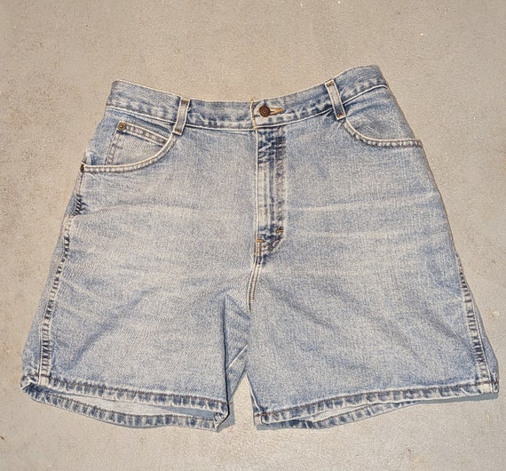 Vintage 90s High-Wasted Light Denim Shorts - image 8