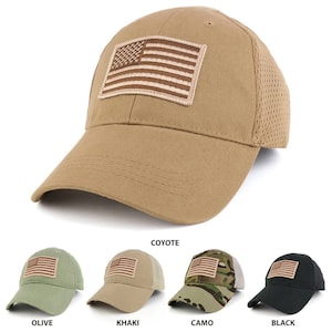 Peut inclure: Ensemble de dix casquettes de baseball avec un dos en mesh et un drapeau américain brodé sur le devant. Les casquettes sont disponibles en olive, kaki, camouflage et noir.