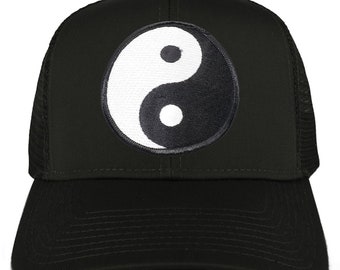 WEBHOUSE☆Sparkle Yin Yang Cap White Yin Yang Patch Structured Mesh Trucker Cap (30-287-RYY