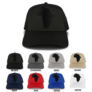 Puede incluir: Un conjunto de diez gorras de camionero con un contorno negro del continente africano en la parte delantera de cada gorra. Las gorras están disponibles en negro, carbón, gris, caqui, azul marino, rojo, azul real y blanco.