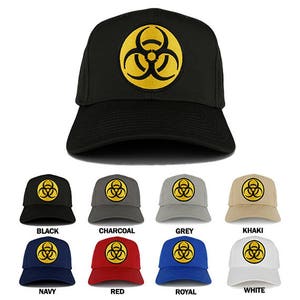 Könnte beinhalten: Ein Set mit 10 Baseballkappen in verschiedenen Farben, jede mit einem gestickten gelben Biohazard-Symbol auf der Vorderseite. Die Kappen sind in Schwarz, Anthrazit, Grau, Khaki, Marine, Rot, Königsblau und Weiß erhältlich.