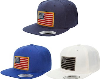 Flexfit USA アメリカ国旗刺繍パッチ フラットビル スナップバックキャップ - カラーをお選びください