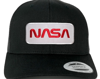 Oversize XXL NASA Wurm rot Text Patch Retro Trucker Mesh Cap