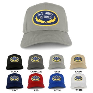 Puede incluir: Un conjunto de diez gorras de béisbol en varios colores, cada una con un parche ovalado azul con el texto "U.S. ARMY RETIRED" en blanco y un diseño de laurel dorado.