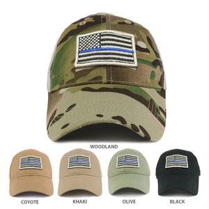 Peut inclure: Ensemble de dix casquettes de baseball dans différents motifs de camouflage, notamment woodland, coyote, kaki, olive et noir. Chaque casquette est ornée d'un patch de drapeau américain avec une fine ligne bleue.
