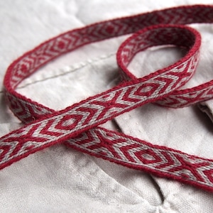 Tablet woven woolen trim, viking trim, tablet weaving, card woven, woven braid, Brettchenborte, reenactment, A05c