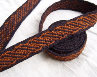 Woolen tablet woven belt with tassels, tablet weaving, card weave, woven braid, Brettchenborte, medieval reenactment, D26