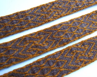 Short woolen trim, tablet woven, viking trim, card woven band, woven braid, brettchenband, SCA, reenactment, medieval trim