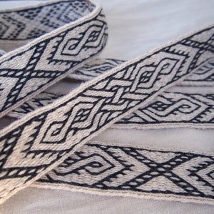 A Tablet Woven Belt and Medieval Dinner – My Medieval Age A Tablet Woven Belt and Medieval Dinner – My Medieval Age
