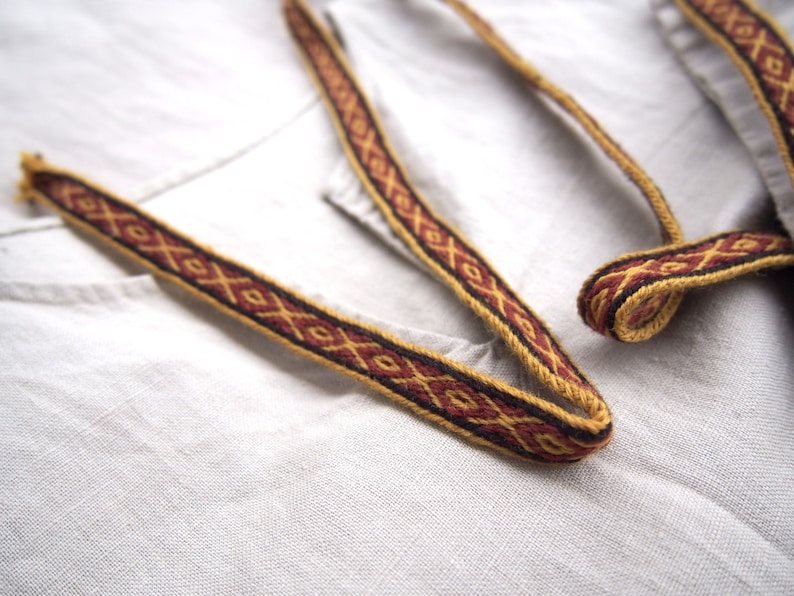 Tablet woven band, woolen viking trim, based on archaeological find from Iceland, tablet weaving, tablet weave, woven braid, brettchenborte, image 4