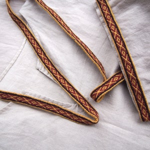 Tablet woven band, woolen viking trim, based on archaeological find from Iceland, tablet weaving, tablet weave, woven braid, brettchenborte, image 5