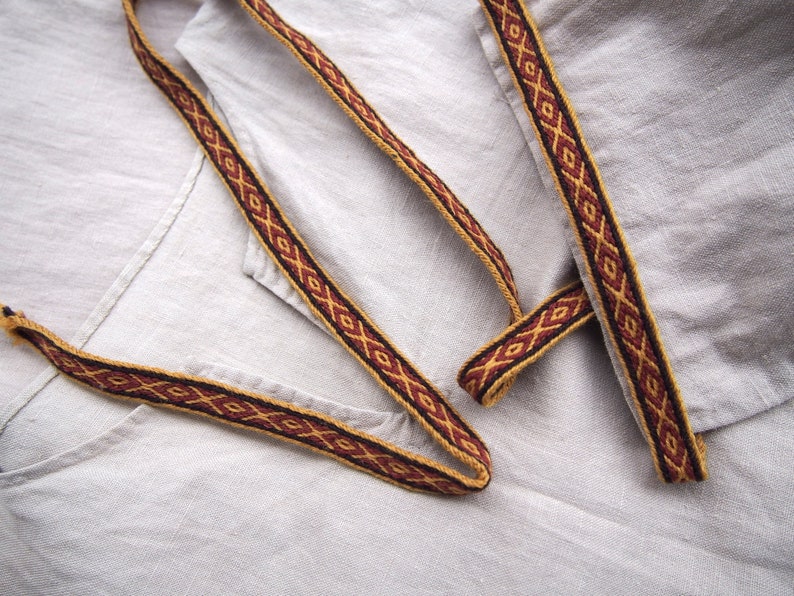 Tablet woven band, woolen viking trim, based on archaeological find from Iceland, tablet weaving, tablet weave, woven braid, brettchenborte, image 5