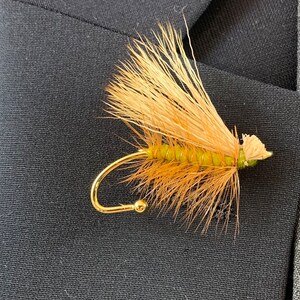 Fly Fishing Fly Lapel Pin/ Boutonnière Olive Elk Hair Caddis 