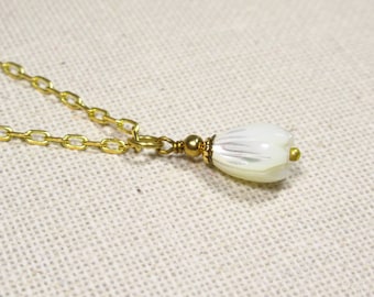 Necklace MOTHER OF PEARL FLOWER chain with pendant flower blossom white spring