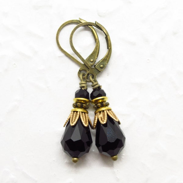 Boucles d'oreilles BLACK TEARS boucles d'oreilles laiton bronze style vintage, petites délicates mais opulentes, gouttes noires de perles de verre scintillantes