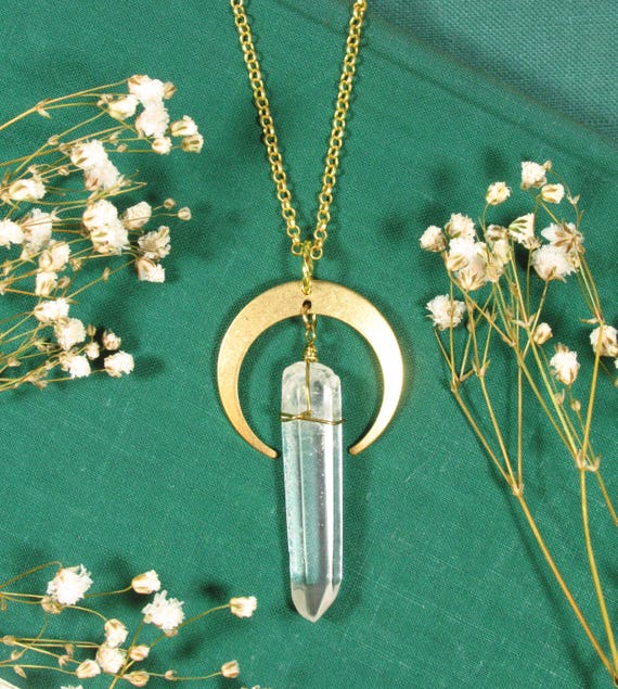 三日月と水晶のポイントが付いた金色の真鍮製のCRYSTAL MOONネックレス 