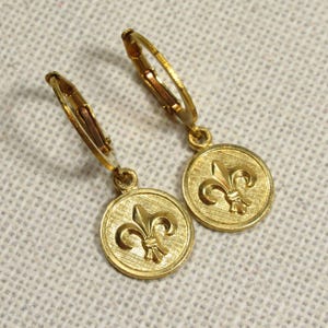Mini Creoolse FLEUR DE LIS goudkleurige muntoorbellen (2202)