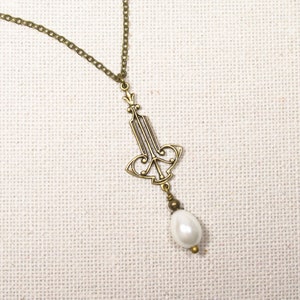 Necklace CARLOTTA Art Nouveau chain with pendant pearl drops white vintage style