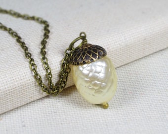 Necklace PEARL OAK chain with pendant vintage style oak acorn