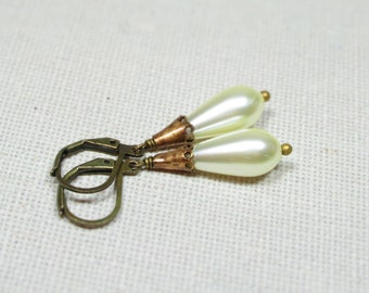 Earrings PEARL DROPS Vintage style pearl earrings cream white