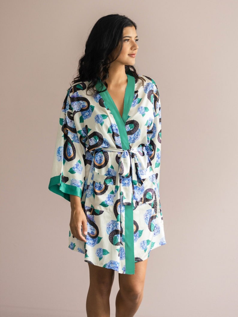 Shimpan Robe Snake & Hydrangeas Robe: Animal Floral Bohemian Kimono Bridesmaid Short ...