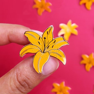 Yellow Lily Enamel Pin, Needle Minder Botanical Enamel pin, Plant lover gift, Floral Lapel pin