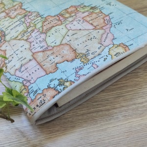 Book Sleeve World map, Couverture de livre de poche pour lui, sac de protection de livre, pochette d'accessoires de livre, cadeaux de Noël pour les lecteurs image 5