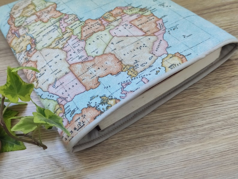 Book Sleeve World map, Couverture de livre de poche pour lui, sac de protection de livre, pochette d'accessoires de livre, cadeaux de Noël pour les lecteurs image 5