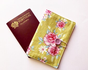 Housse de passeport Roses, portefeuille passeport floral, organisateur de voyage, passeport étui Roses, cadeau de voyage, pochette de passeport Roses tissu