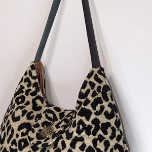 Animal Print Shoulder bag with leather strap