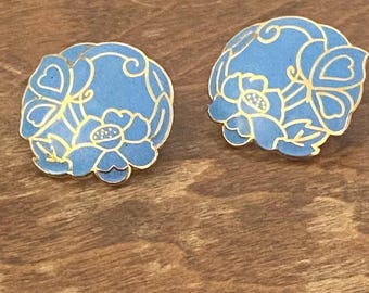 Pendientes de cloisonné con flores de metal esmaltadas vintage en azul cielo