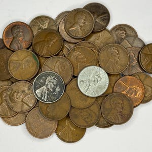 Lot of 50 Wheat Pennies Coin Roll Random Dates 1910s to 1950s