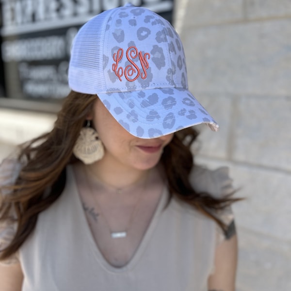 Gorro de cola de caballo con monograma de leopardo blanco, regalo para mamá, gorro personalizado, gorra de béisbol para mujer, gorro de leopardo