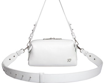 Weiße Leder Crossbody Bag, silberfarbene Metallteile