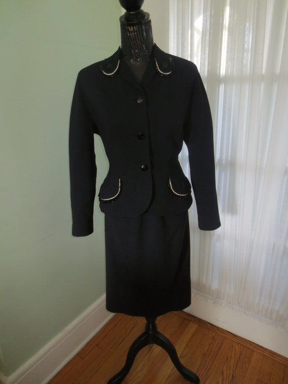 Classic Mad Men Suit With Pizazz