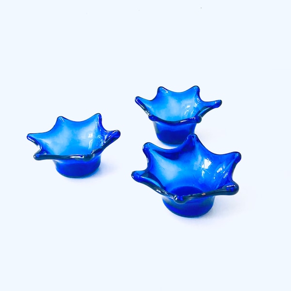 Vintage glass candlesticks or photophores (X3) made of blown Italian Murano glass, overseas blue. Crafts.