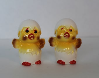 Vintage Salt and Pepper Shakers, Kitchen Collectible, Hatching Chicks, Chickens