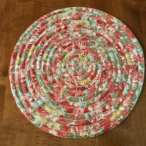 Quilted Floral Table Topper, Round Cottage Centerpiece in Soft Mauve and Yellow