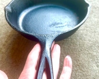 Lodge 5SK 8” Pre-Seasoned Vintage Cast Iron Skillet